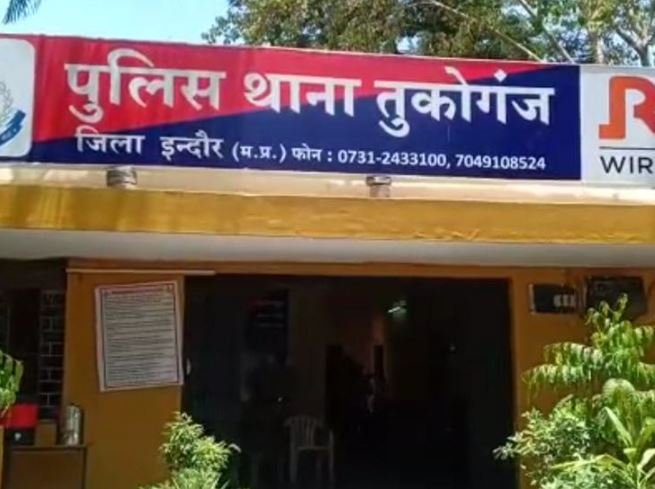 Indore News : अश्लील कपड़े पहनकर वीडियो बनाने वाली युवती की बढ़ी मुश्किलें, पुलिस ने दर्ज किया केस
